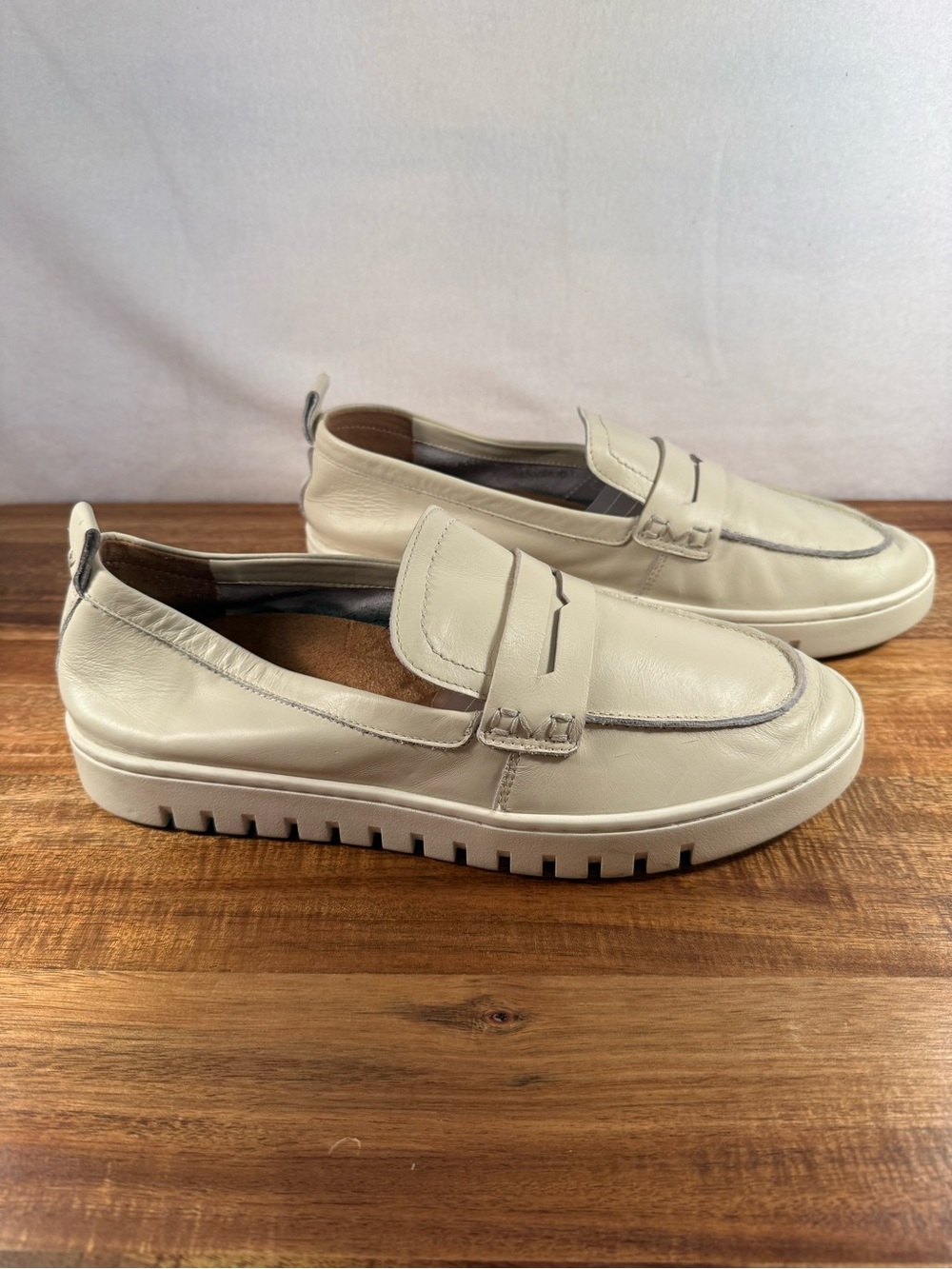 Vionic Uptown Leather Loafers Cream Size 10 - Picture 2 of 11